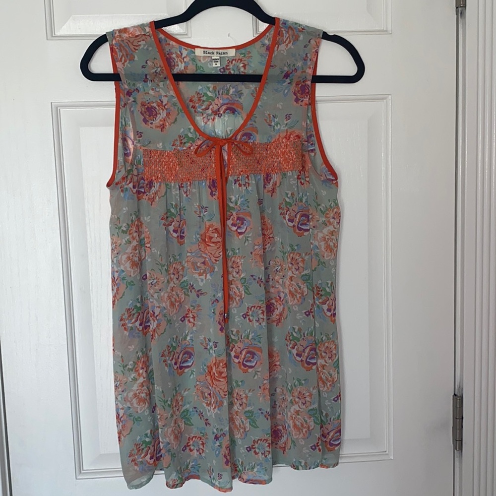 BLACK RAINN SLEEVELESS TOP